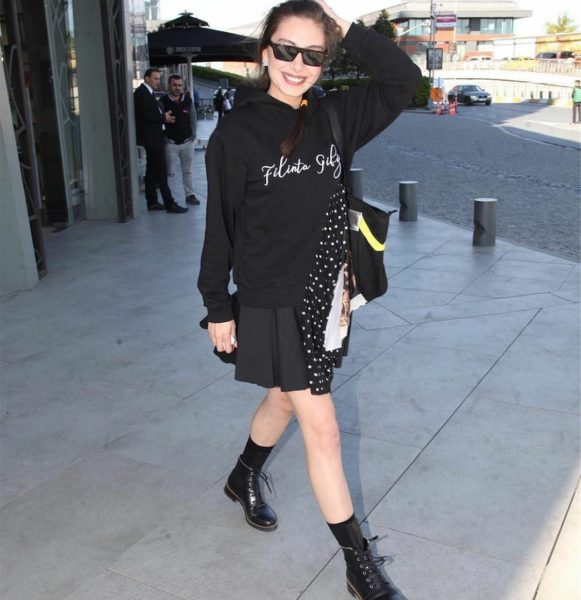 Неслихан Атагюль 