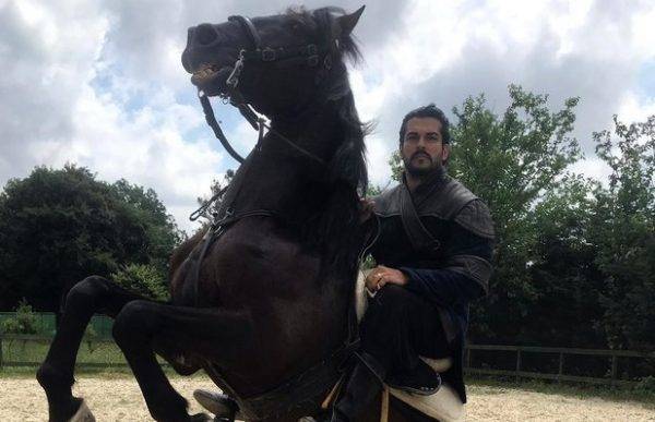 Бурак Озчивит