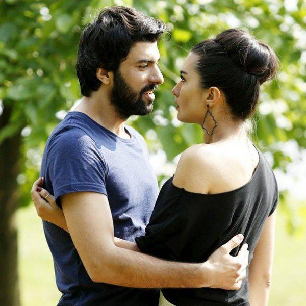 Туба Бюйюкюстюн и Энгин Акюрек