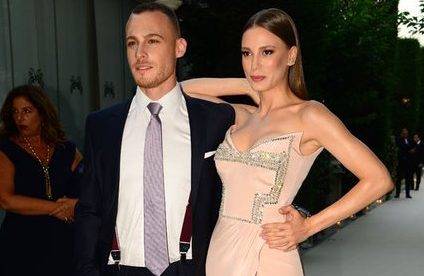 Серенай Сарыкая и Керем Бюрсин