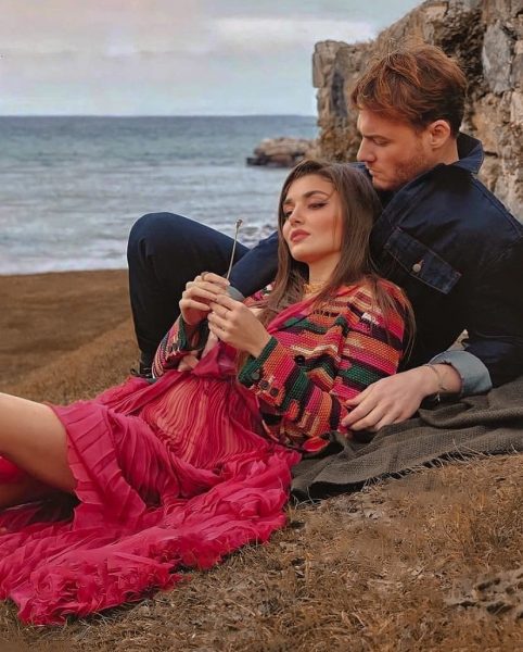 Керем Бюрсин и Ханде Эрчел