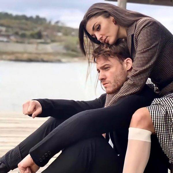 Керем Бюрсин и Ханде Эрчел