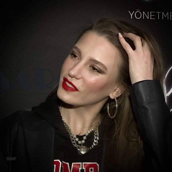 Серенай Сарыкая 