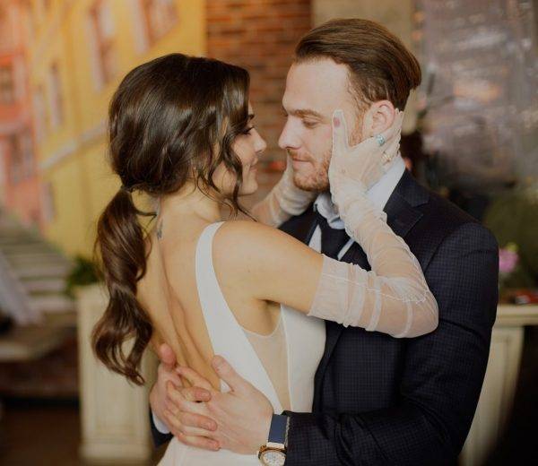 Ханде Эрчел и Керем Бюрсин