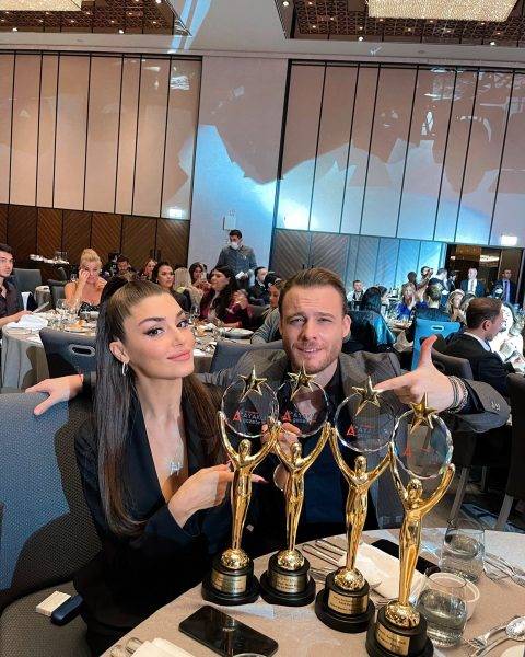 Ханде Эрчел и Керем Бюрсин