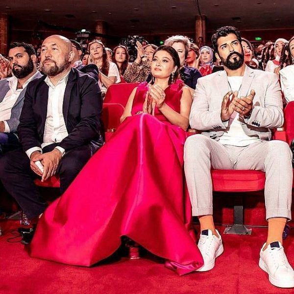 Бурак Озчивит и Нургуль Ешилчай