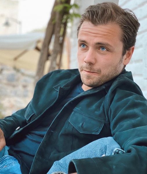 Толга Сарыташ