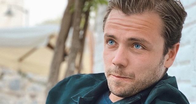 Толга Сарыташ