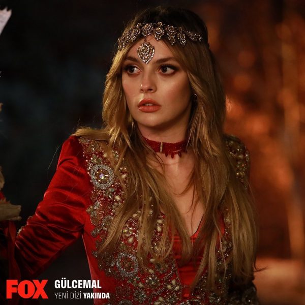 Мелис Сезен